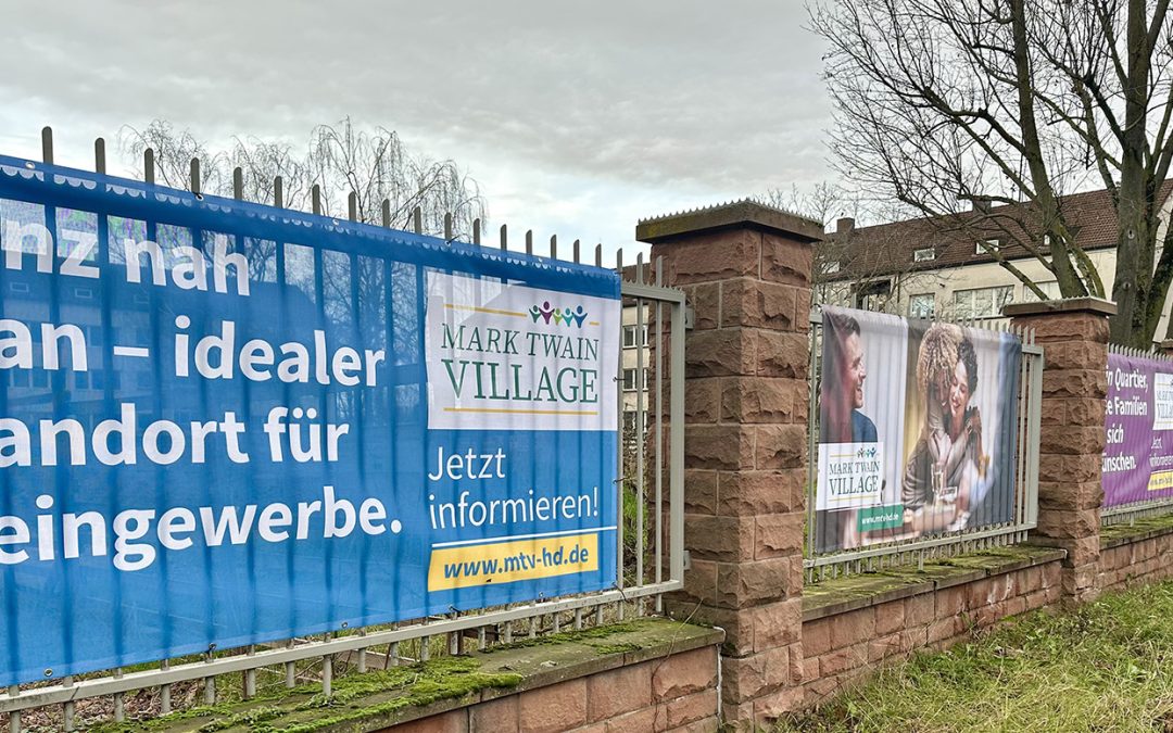 Banner präsentieren das Immobilienangebot