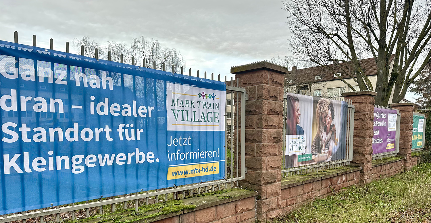 Banner präsentieren das Immobilienangebot